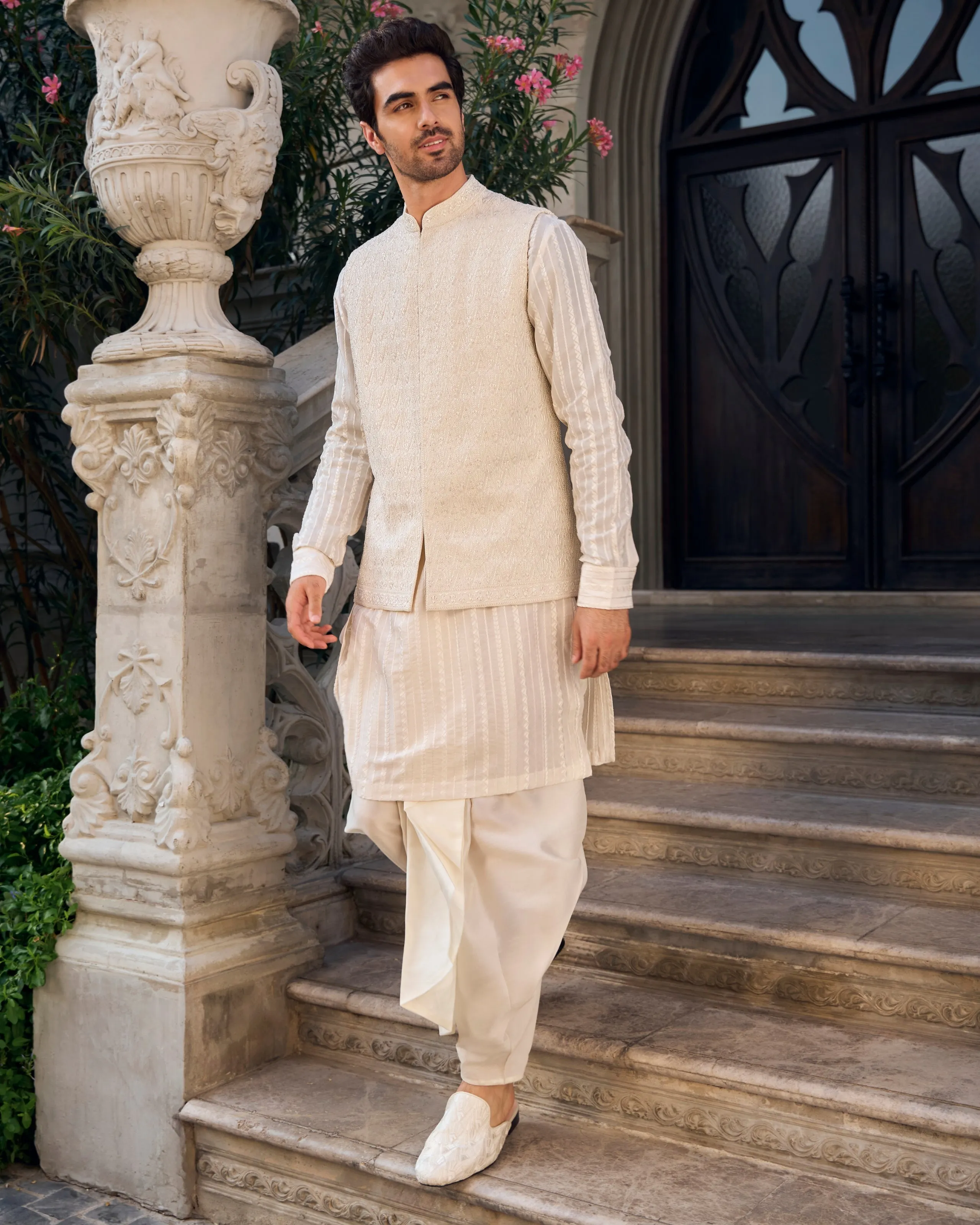 Chapelle Ivory Thread Work Bandi Set