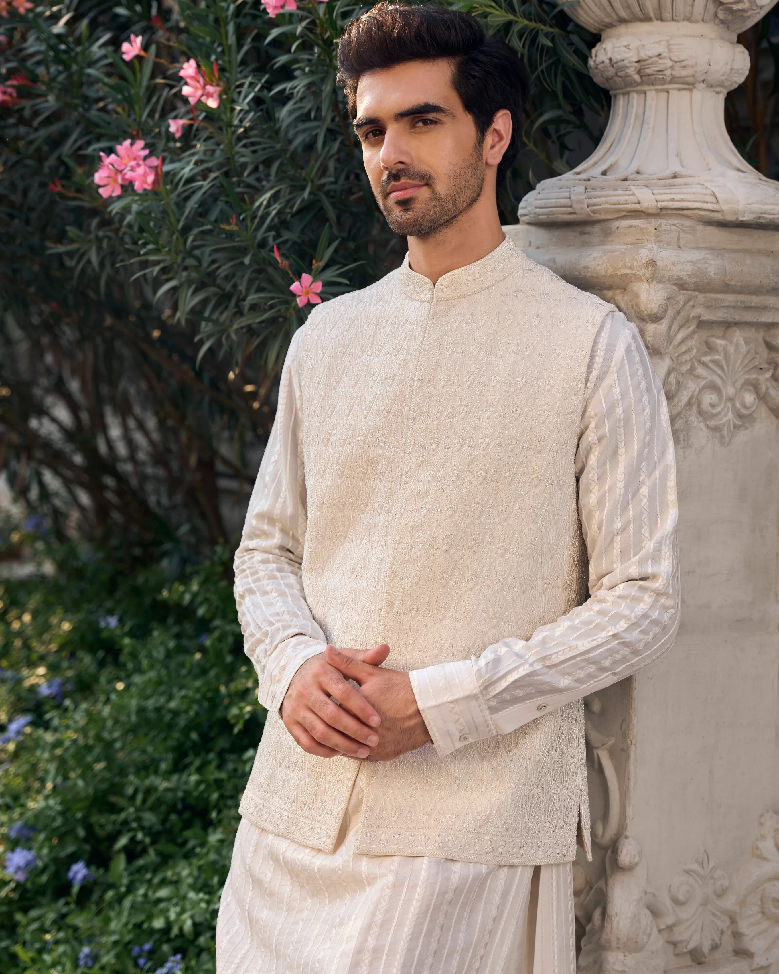 Chapelle Ivory Thread Work Bandi Set