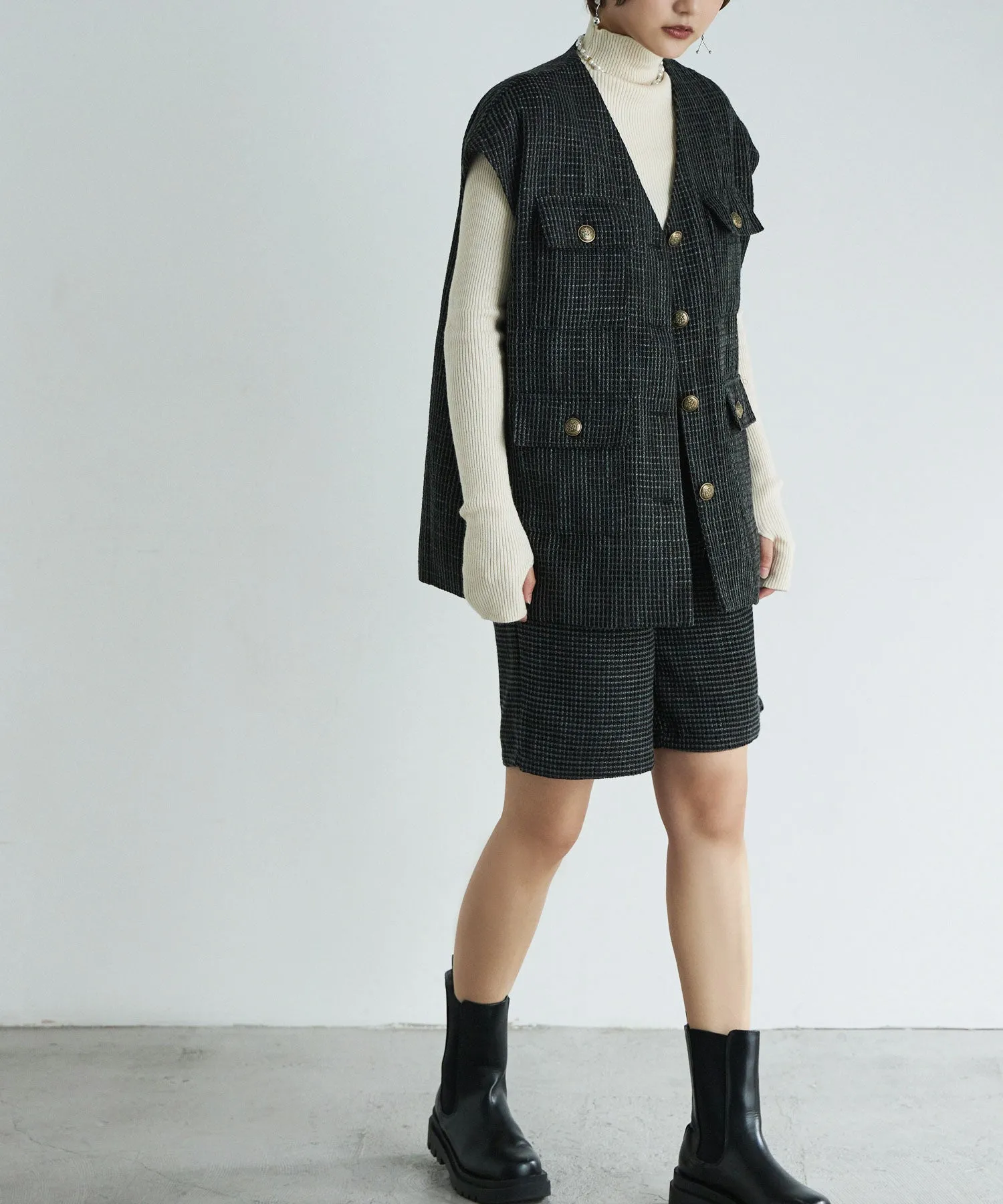 Tweed sleeveless jacket